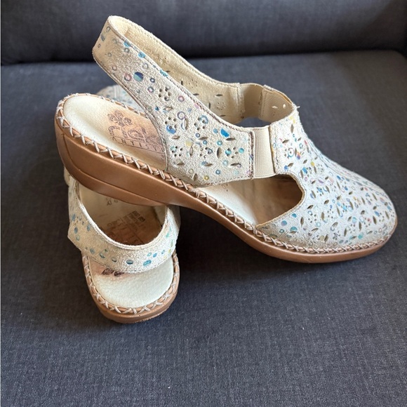 Rieker Antistress Women’s Cream and Brown Leather Cutout Slip-Ons Size 40 - Picture 6 of 8